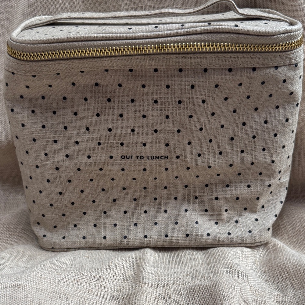 💔💔💔NOT FOR SALE ANY LONGER💔💔💔💔Kate Spade Tan and Black Polka Dot Lunch Bag